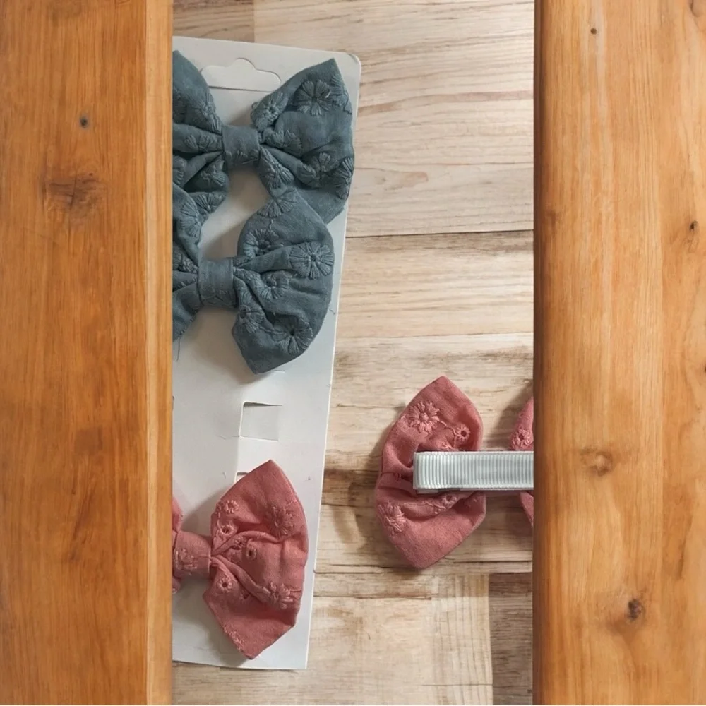 Beautiful hand tied eyelet set of 2 colors hair bows NWT